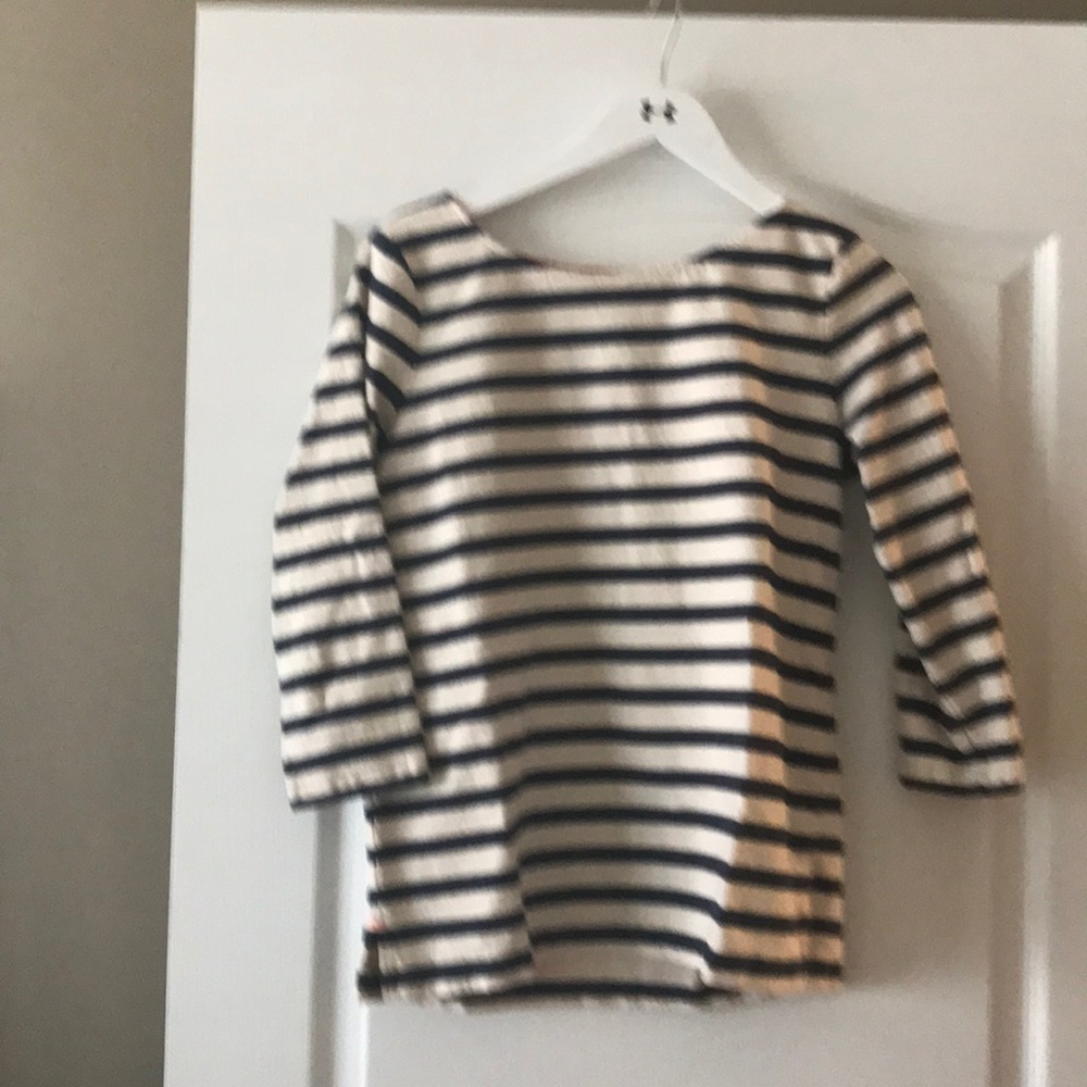 Quarter length sleeve navy blue and cream top
